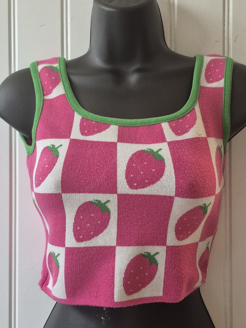Womens Debut Strawberry Checkerboard Knit Cropped Tank Size M/L
